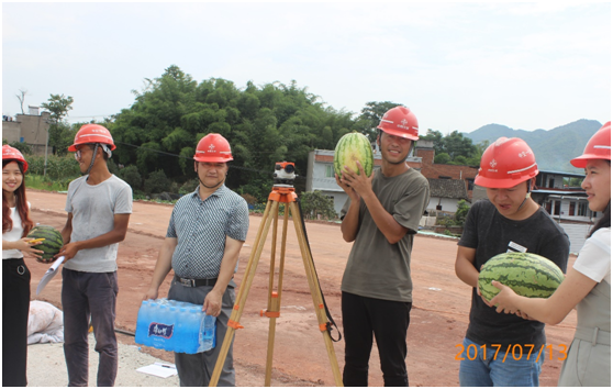 把清凉送到员工手上.png 把清凉送到员工手上.png