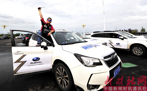 自驾英姿 (2).jpg