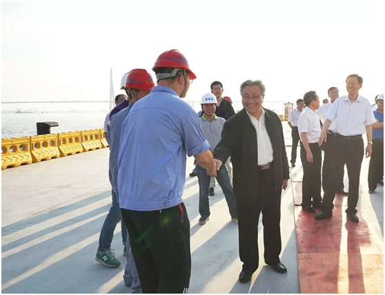 图为视察现场.png 图为视察现场.png