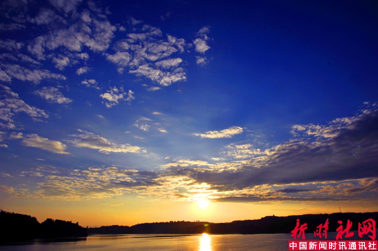 龙湖夕照 700K  王步宏  摄